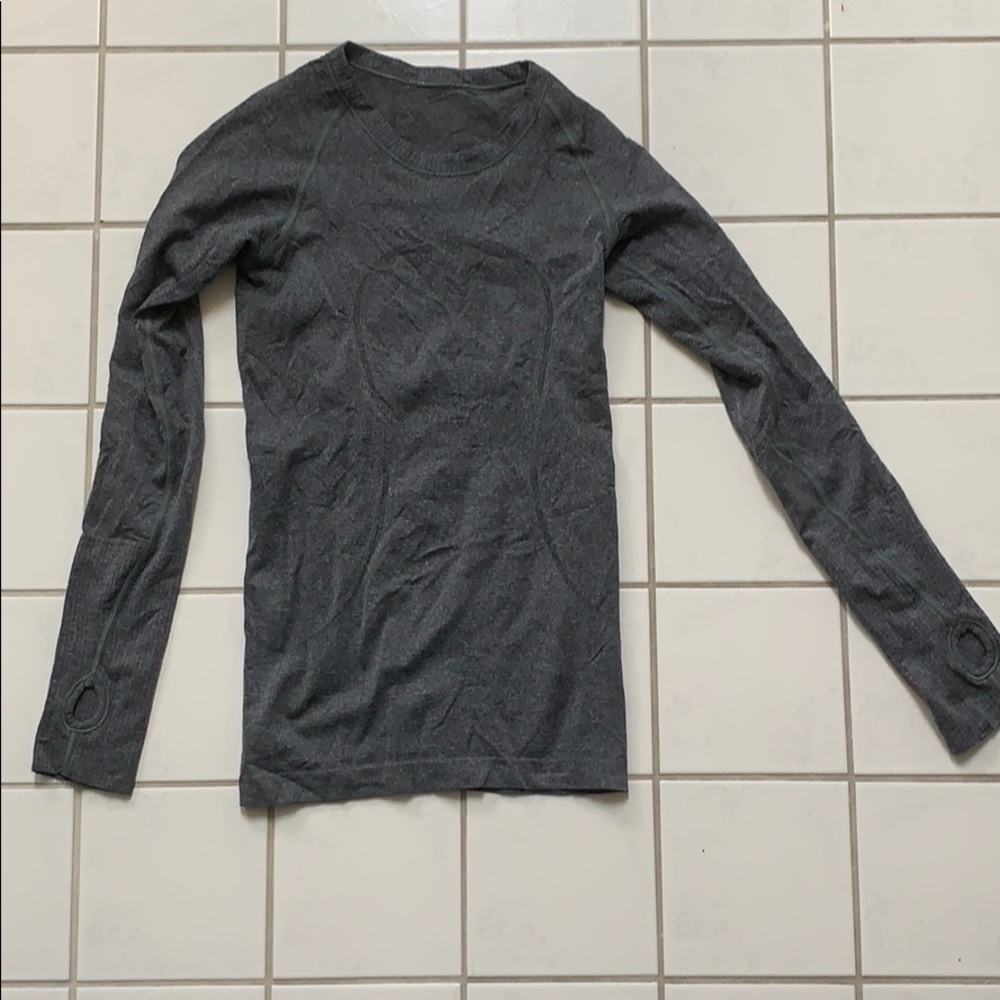 Lululemon grey fitted long sleeve shirt